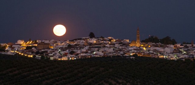 Luna grande en Bujalance